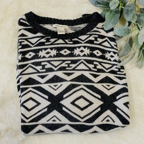 Forever 21 Cream & Charcoal Tribal Aztec sweater - Picture 2 of 7